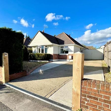 Modern, Central Bungalow With Large Garden Bournemouth Exterior photo