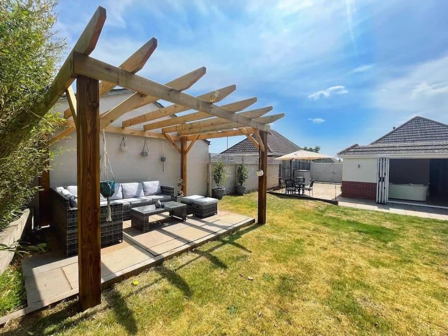 Modern, Central Bungalow With Large Garden Bournemouth Exterior photo