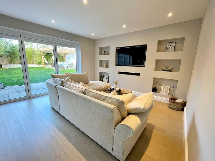 Modern, Central Bungalow With Large Garden Bournemouth Exterior photo